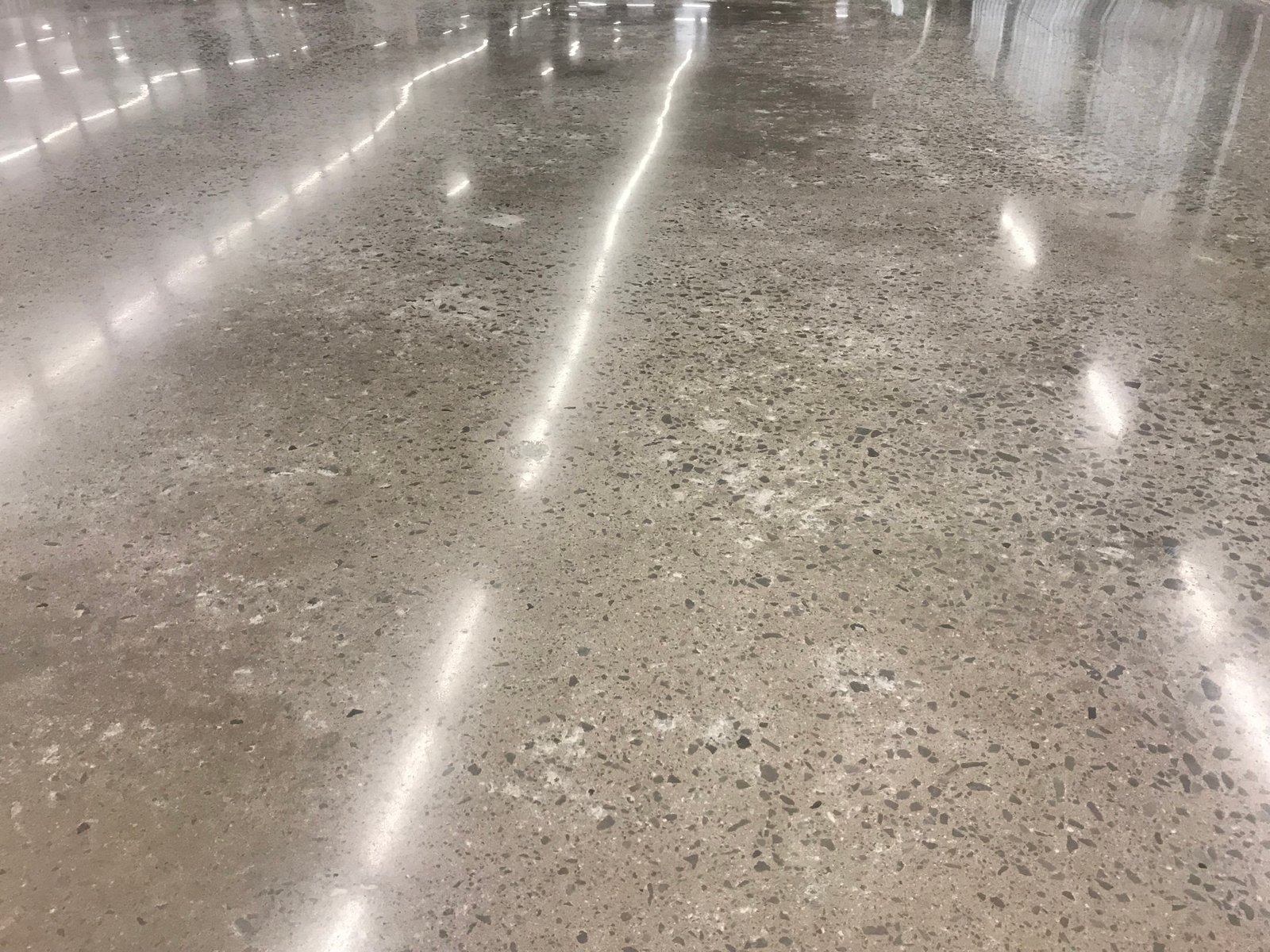Industrial polished concrete high gloss finish — large warehouse unit