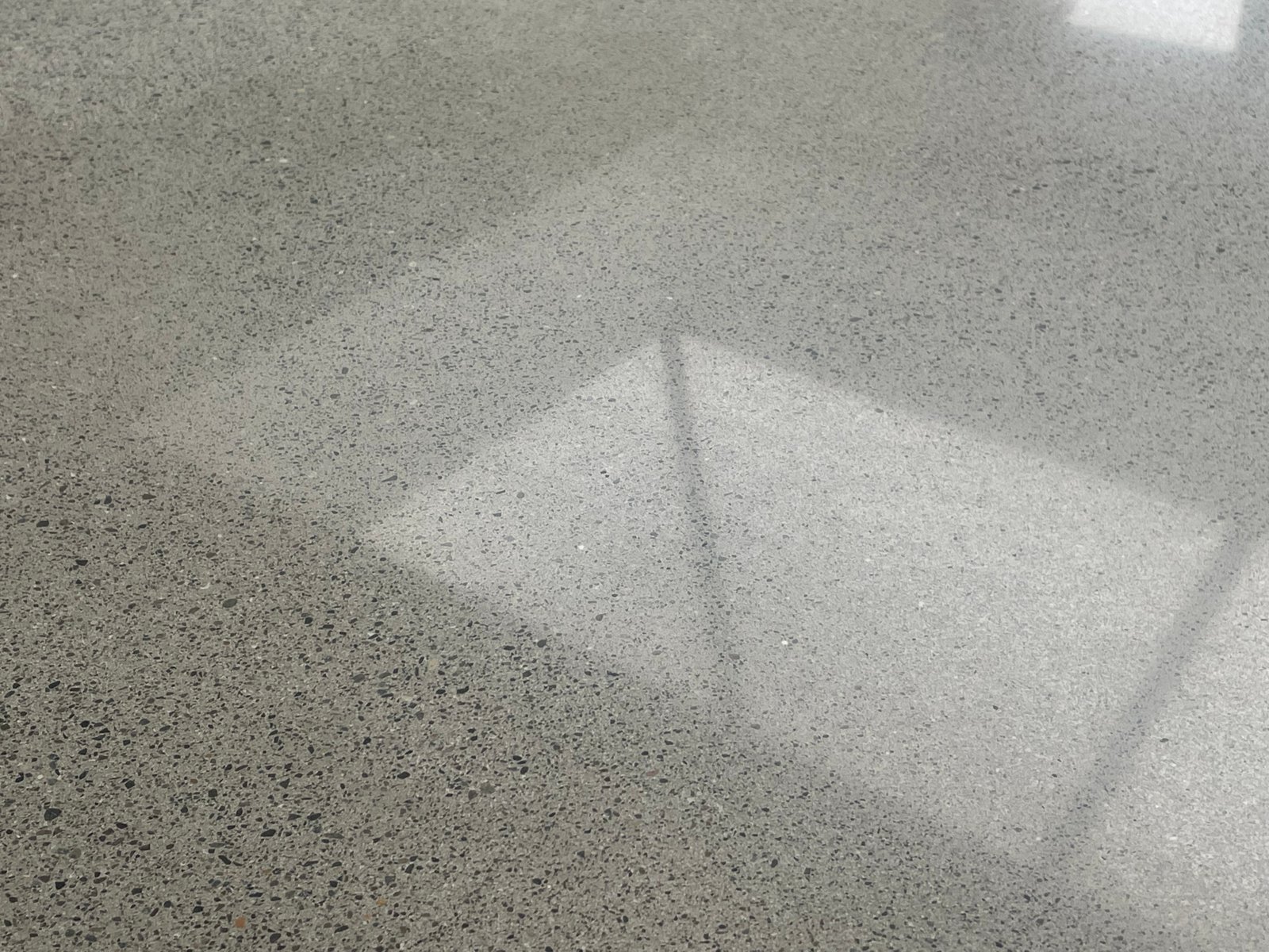 Concrete overlay with aggregate exposure finish