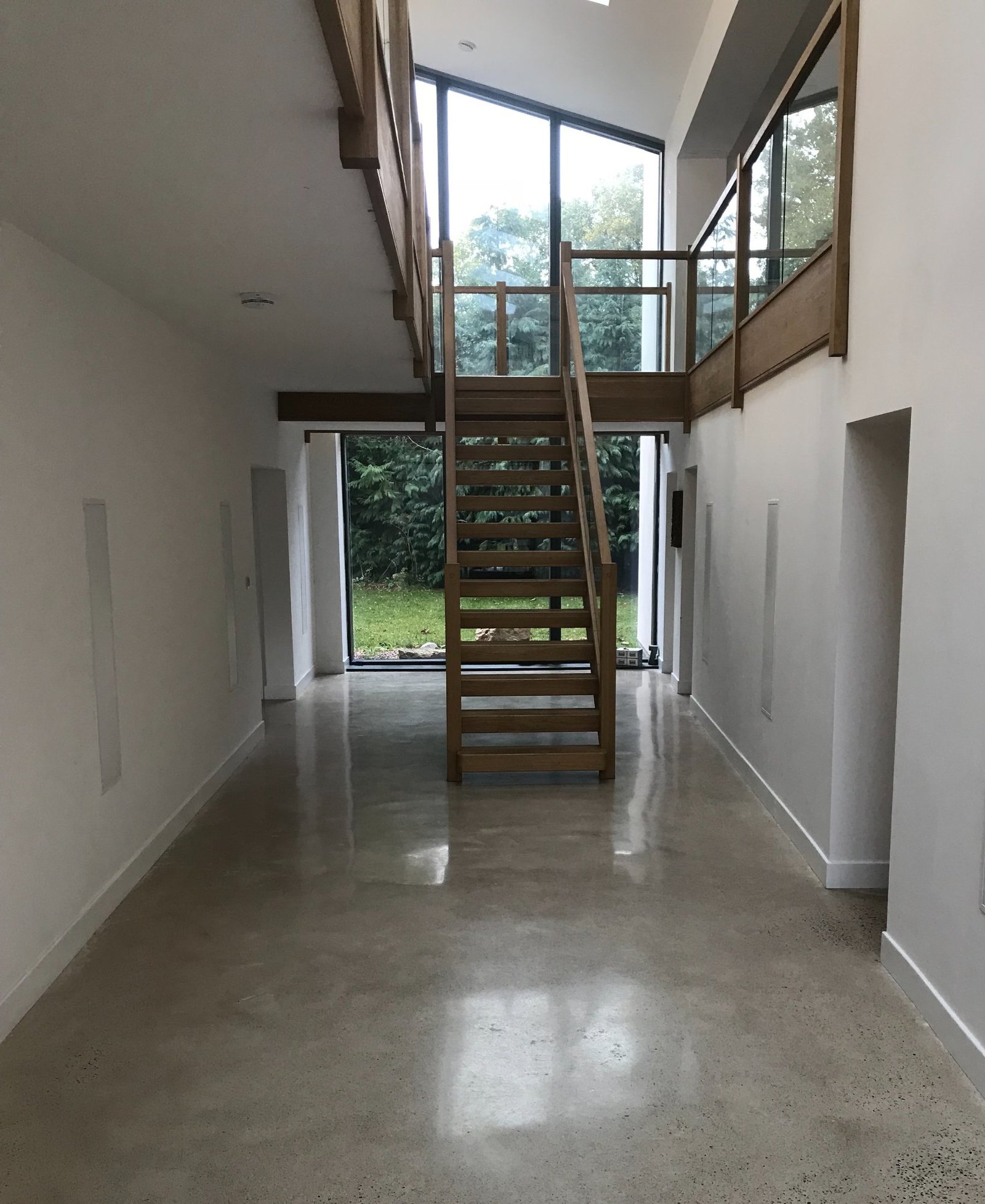 Salt and pepper 1500g hallway