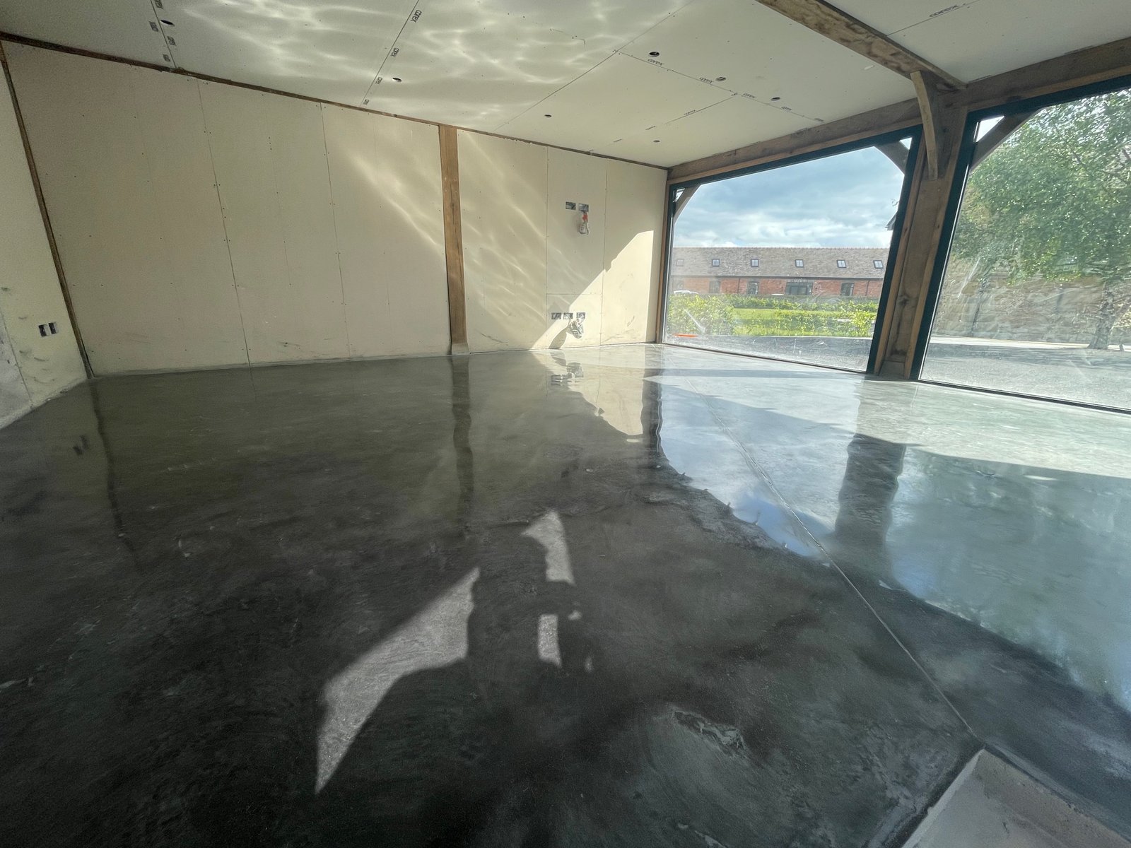 High gloss residential polished concrete floor